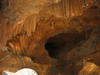 [Lake Shasta Caverns]
				<br>물론 추운 곳에서만 생존하는 곰팡이균에 의해 생긴 문제이기에, 동굴내부의 온도가 65도가 넘는 이곳 동굴에서는 문제될 것이 없다는 점이 이해가 되었지만, 
				직선 거리 겨우 100 마일 떨어진 오레곤 동굴에서 그토록 신경썼던 White fungus syndrome에 대해 이곳의 가이드는 알지도 못했다. 이해하기 쉽지 않았다.