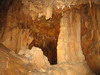 [Lake Shasta Caverns]
				<br>동굴 각 부분에는 아홉개의 이름이 붙어 있는데, 마지막 장소에서 받은 느낌은 말로 표현하기 어려웠다. 
				동굴의 수도 없이 많은 곳이 수정으로 이루어져 있는데, 특히 이 마지막 장소(discovery room 이라고 했던 것같다)의 느낌은 말로 표현하기가 어렵다.
				전부 수정으로 이루어 진 천장은 참으로 기이한 느낌을 주는데, 나는 태초의 '혼돈과 창조'를 느꼈다.